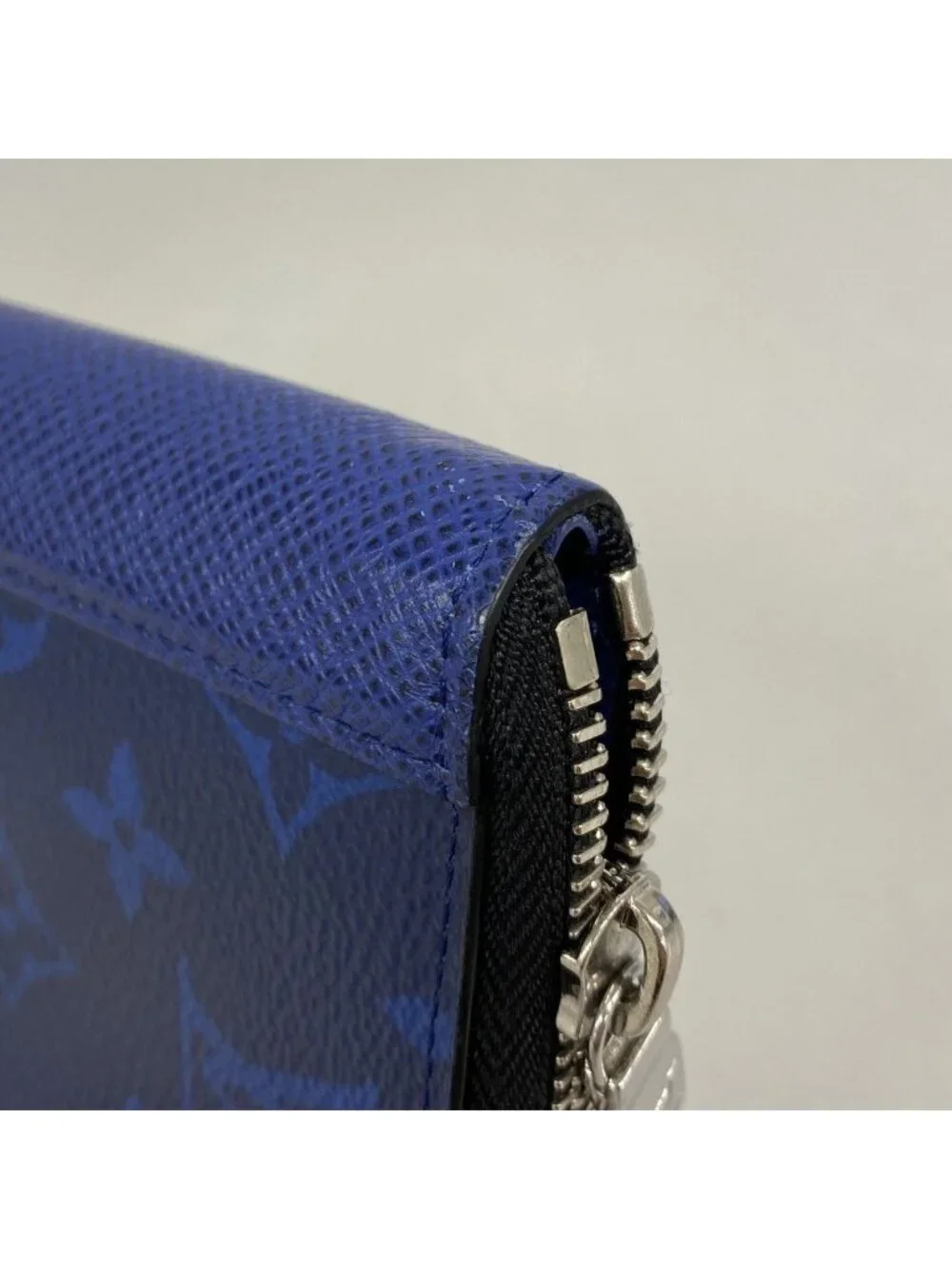 Louis Vuitton Wallet Taigarama Zippy Vertical Cobalt